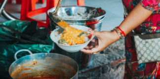 Bún kèn Phú Quốc: Hương vị cá và nước cốt dừa nên thử Chan nước cá và nước cốt dừa vào tô bún kèn Phú Quốc